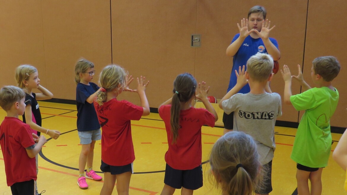 Aktionstag Basketball beim Brose Kids Club